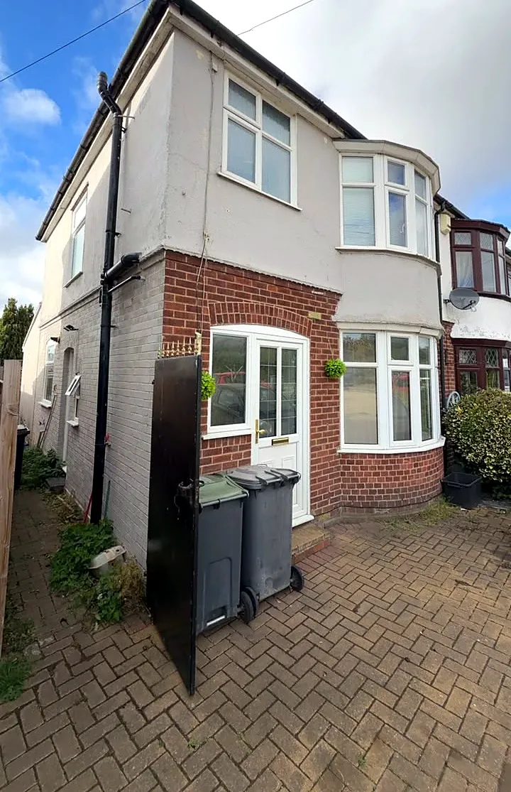 Semi-detached house in Luton photographed during its EPC assessment